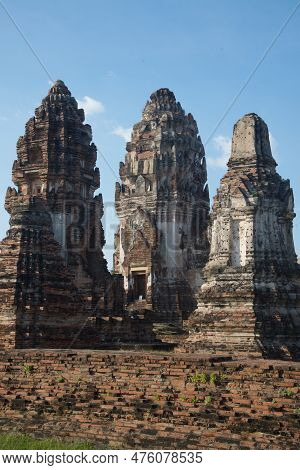 Lop Buri ,thailand - November 25 , 2018 : Wat Nakhon Kosa Announced The Registration Of National Imp