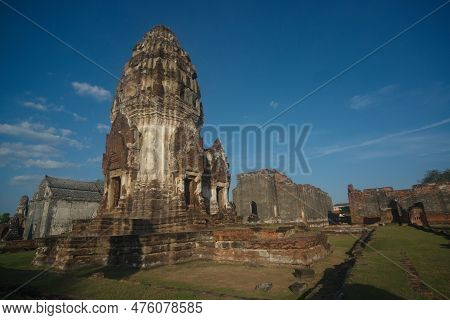 Lop Buri ,thailand - November 25 , 2018 : Wat Nakhon Kosa Announced The Registration Of National Imp