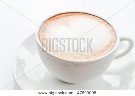 Hete koffie Latte geïsoleerd op witte achtergrond