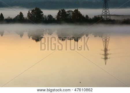 Misty Autumn esta manhã, no Rio Moskva
