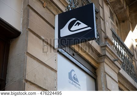Bordeaux , Aquitaine  France - 05 09 2023 : Quiksilver Sign Text And Shop Brand Logo Front Of Entran