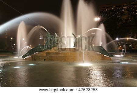 Swann Memorial Fountain Downtown Philadelphia yöllä