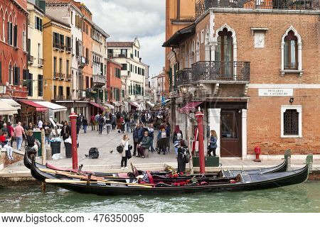 Venice, Italy - April 06 2019: Gondola Moored On Cannaregio Canal Next To The Guglie Bridge Opposite
