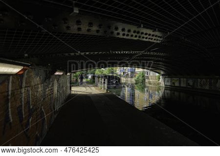 London - 05 21 2022: Under The Bridge Bridge 4c On The Grand Union Canal