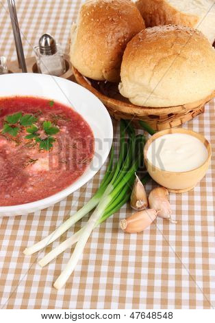 Vynikající boršč v tabulce detail