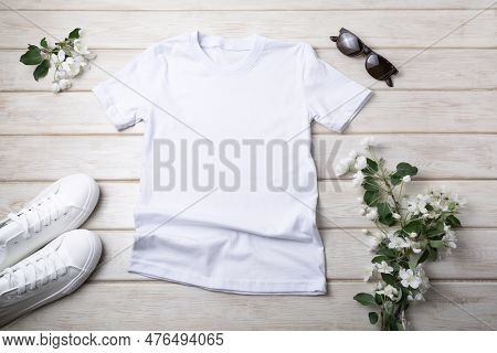 Mock-up Of A T-shirt All-color T-shirts, Digital Mockups, T-shirt In A Regular Size For Both Sexes W