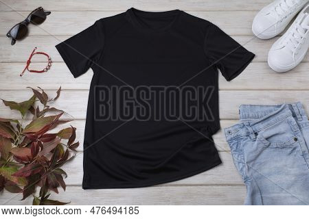 Mock-up Of A T-shirt All-color T-shirts, Digital Mockups, T-shirt In A Regular Size For Both Sexes W