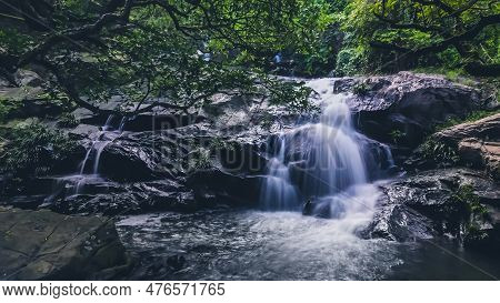 A Lin Yuen Terrace Falls, Hong Kong