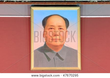 BEIJING, Kina - APR 1: Tiananmen eksteriør med Mao portræt om natten på 1 April 2013 i Beijing, C