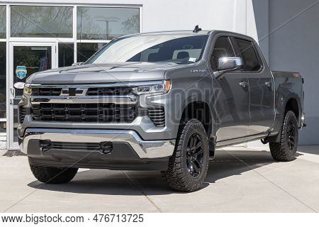 Noblesville - Circa May 2023: Chevrolet Silverado 1500 Display At A Dealership. Chevy Offers The Sil