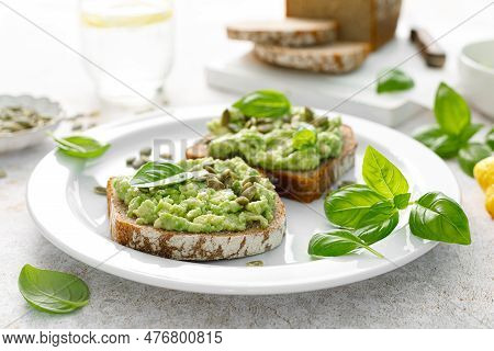 Avocado Sandwich With Pumpkin Seeds. Healthy Vegetarian Avocado Toast With Rye Bread For Breakfast. 