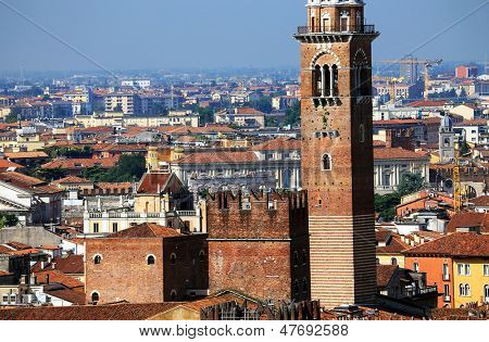 ลีโอ ' อนาสตาเซียโบสถ์และทอร์เรคาเด Lamberti (Lamberti Tower), เวโรนา อิตาลี ยุโรป