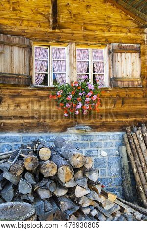 Traditional Swiss House In Mountain Valley Kiental. Tourist And Sport Attraction Of Switzerland.