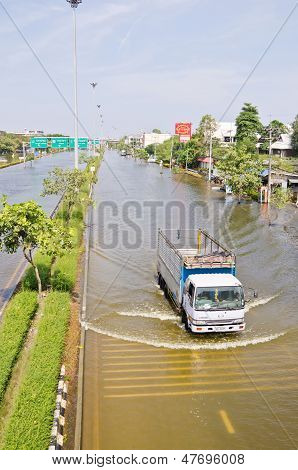 Pahimmat tulvat Nakhon Pathom, Thaimaa