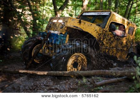 Off Road lastbil i retssag konkurrence
