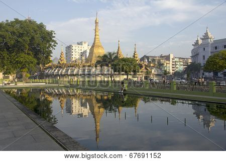 Sule Pagoda