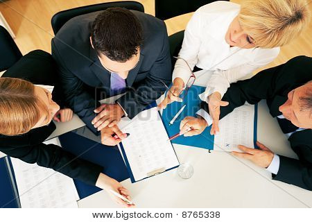 Ekip çalışması - tartışma ofis