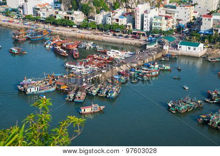 Beautiful seascape with mountain in Ha Long Bay, Vietnam.
