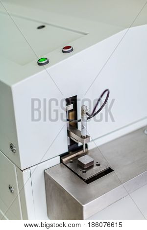 Steel quality control stand for metalworking spectral analysis