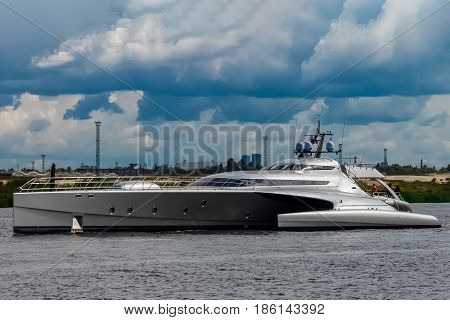Large Silver Trimaran