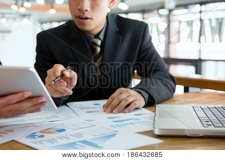Startups Businessmen Teamwork Brainstroming Meeting To Discuss Plan Startup Project..