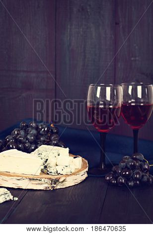 Wine, Grapes, Nuts, Cheese, Blue Cheese. Dinner, Lunch, Romantic Date, Picnic.