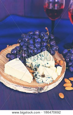 Wine, Grapes, Nuts, Cheese, Blue Cheese. Dinner, Lunch, Romantic Date, Picnic.