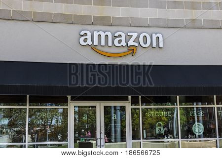 Cincinnati - Circa May 2017: Amazon Store in the U Square. Amazon@Cincinnati is Amazon's first Cincinnati brick-and-mortar store VII
