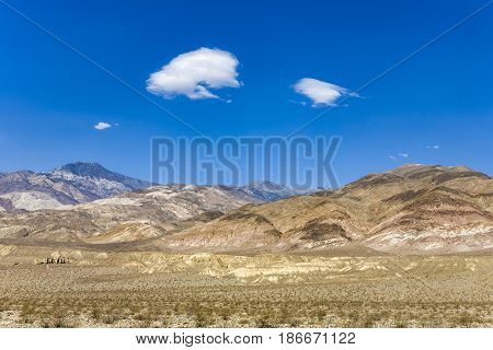 driving SR 190 thru the Death Valley in the small Panamint valley and the Slate Range von Wildrose direction aus Ridgecrest view to the Panamint mountains