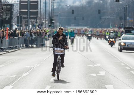 BERLIN - APRIL 03 2016: The annual Berlin Half Marathon. Race through the city streets. Start of the marathon.