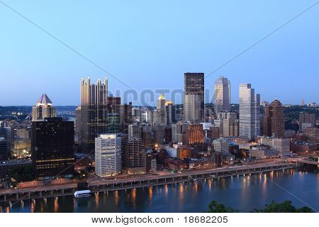 Horizonte de Pittsburgh de Mount Washington ao pôr do sol