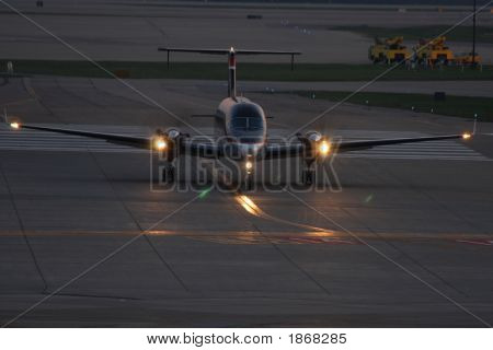 Operaciones del aeropuerto de noche