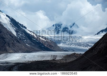 Dran Drung Glacier