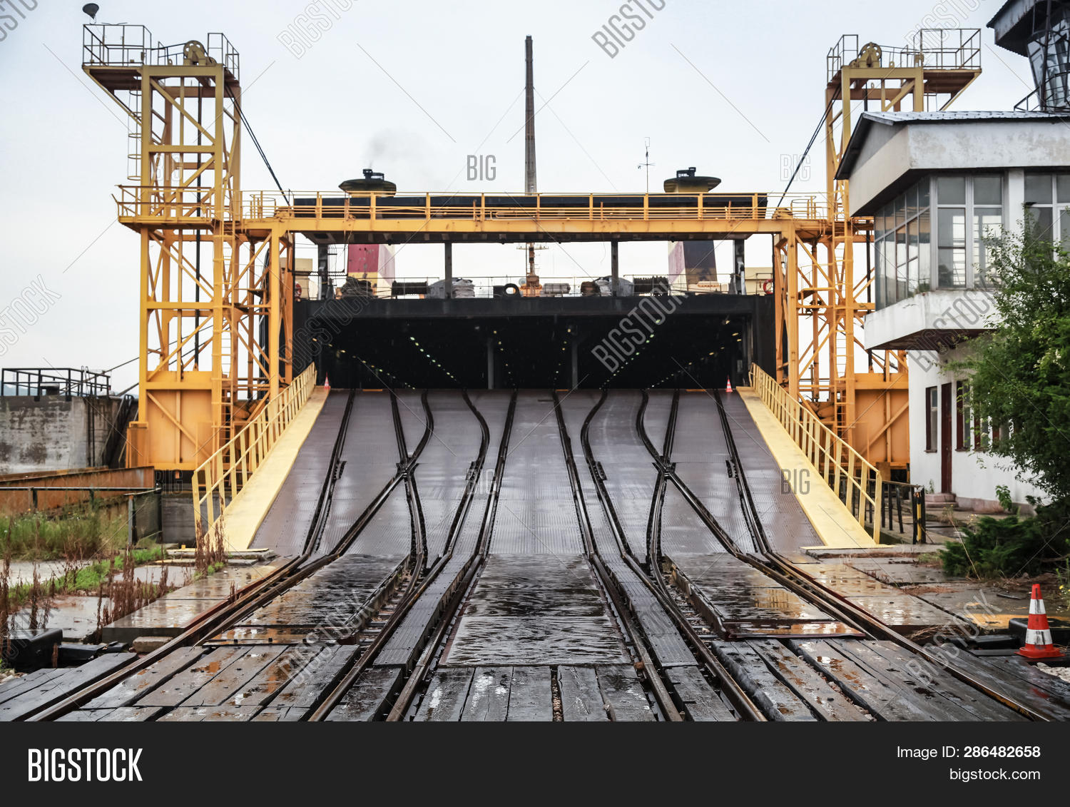 Imagen y foto Railway Ramp (prueba gratis) Bigstock