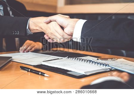 Shaking Hands Business People Greeting New Colleagues While Job Interviewing Shaking Hands Meeting P