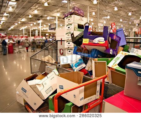 Brainerd, Mn - 11 Feb 2019: Empty Boxes For Customers To Use At Costco Store, The Largest Membership