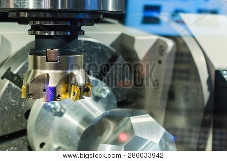 Spindle Modern High-precision Cnc Milling Machine. The Cartridge Is Mounted Milling Cutter.