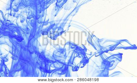 Blue Ink That Enters The Water Forming Animated Textures, Footage Ideal For Motiongraphic And Compos