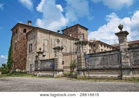 ปราสาท Agazzano Emilia-Romagna อิตาลี