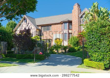 Urban Views Of The Beverly Hills Area And Residential Buildings On The Hollywood Hills.