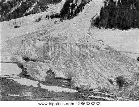 End point of a spring avalanche at the Scaletta Pass in the Engadine, vintage photo. From the Universe and Humanity, 1910.
