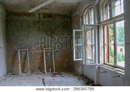 Ruins Of Beelitz-heilstätten Lost Place Berlin Brandenburg;
