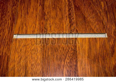 Laminate Locks.laying Laminate.the Discrepancy Between The Joints Of The Laminate.