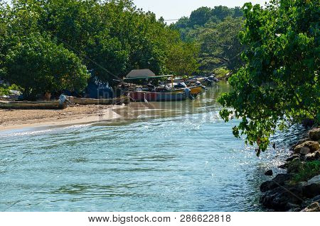 Old Wooden Fishing Boats, Motor Boats And Tour Boats On The River Bank/seashore On Tropical Caribbea