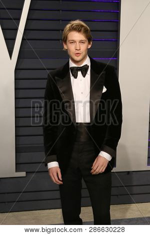 LOS ANGELES - FEB 24:  Antoni Porowski at the 2019 Vanity Fair Oscar Party on the Wallis Annenberg Center for the Performing Arts on February 24, 2019 in Beverly Hills, 