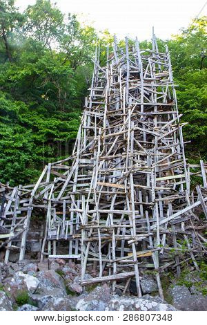 Nimis , A Structure Made Of 75 Tonnes Of Driftwood