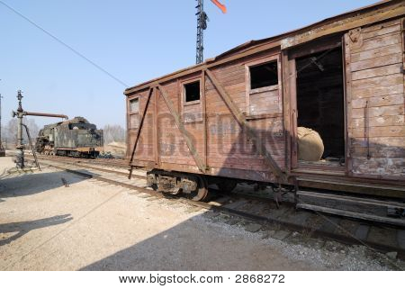 ติดตามรถไฟของ ๒๔๘๓