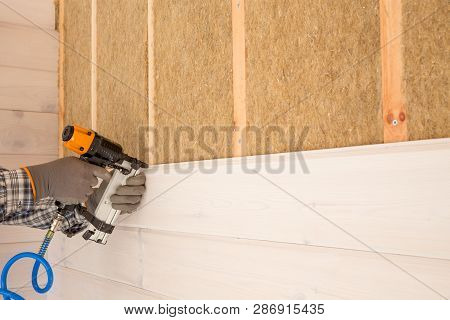 Construction Worker Thermally Insulating Eco Wooden Frame House
