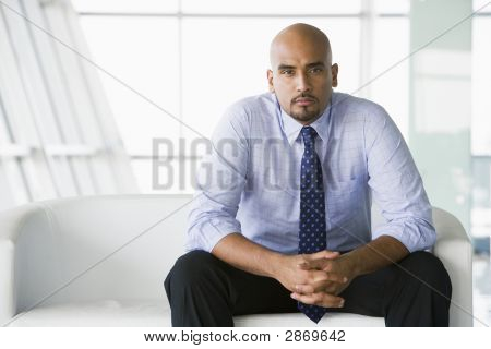 Business uomo seduto