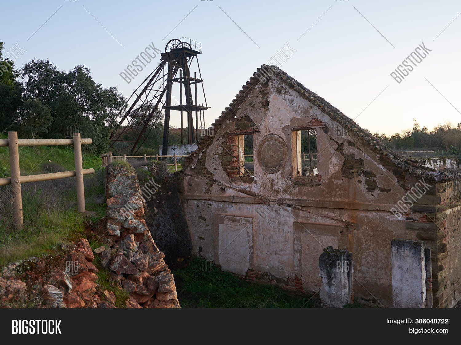 Ruines des Mines main image 1